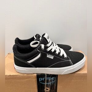 VANS Seldan Low Top Senaker- Women US 6.5 Black